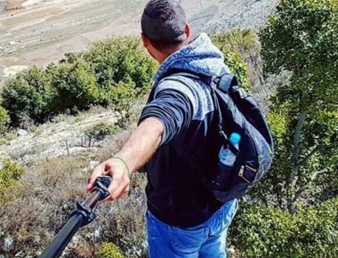Μεσίστιες οι σημαίες στο σχολείο του 16χρονου που «έχασε» τη ζωή του στο Κερατσίνι!